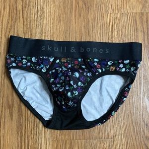 Skull and bones briefs